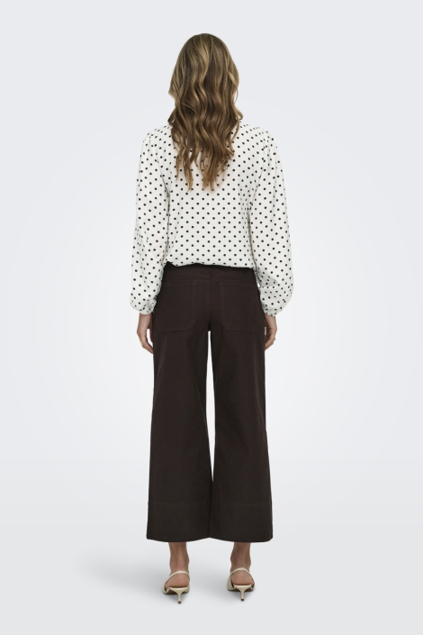 Only bruine dames broek | Model achteraanzicht