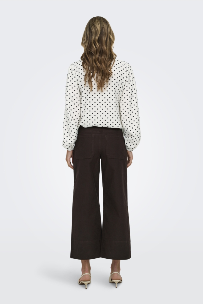Only bruine dames broek | Model achteraanzicht