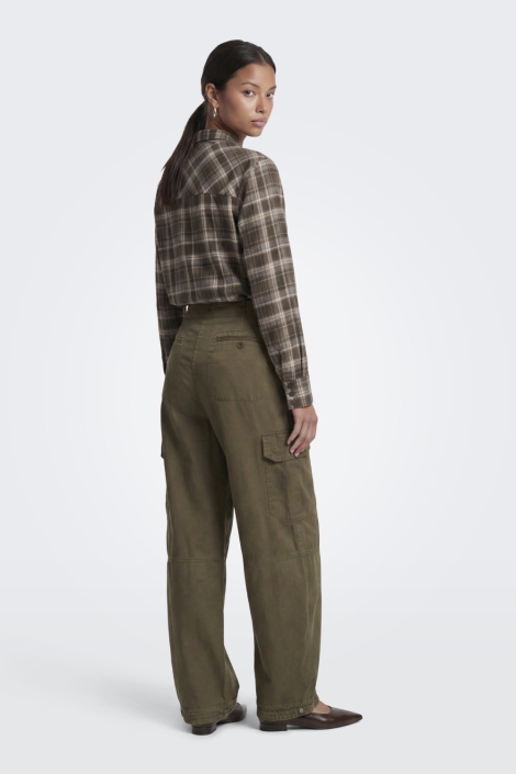 Only bruine dames broek | Model zijaanzicht
