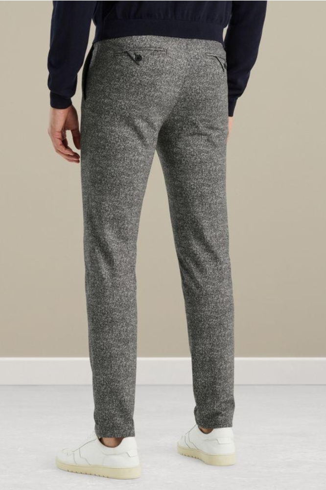Vanguard grijze heren broek | Model achteraanzicht
