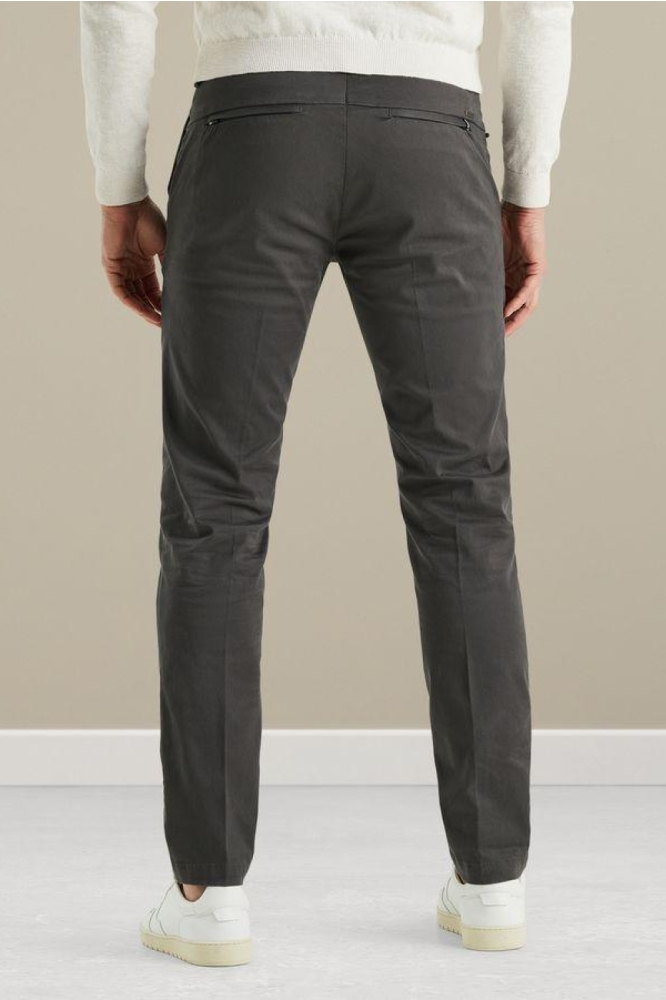 Vanguard grijze heren broek | Model achteraanzicht