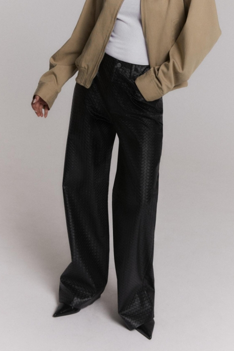 Refined Department zwarte dames broek | Model vooraanzicht