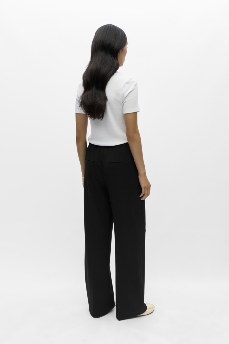 Object zwarte dames broek | Model achteraanzicht