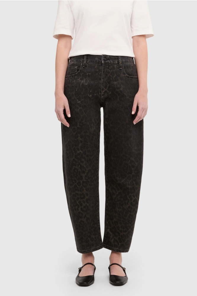 Mac bruine dames jeans | Model vooraanzicht