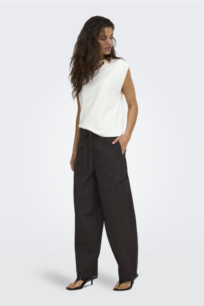 Jacqueline de Yong bruine dames broek | Model