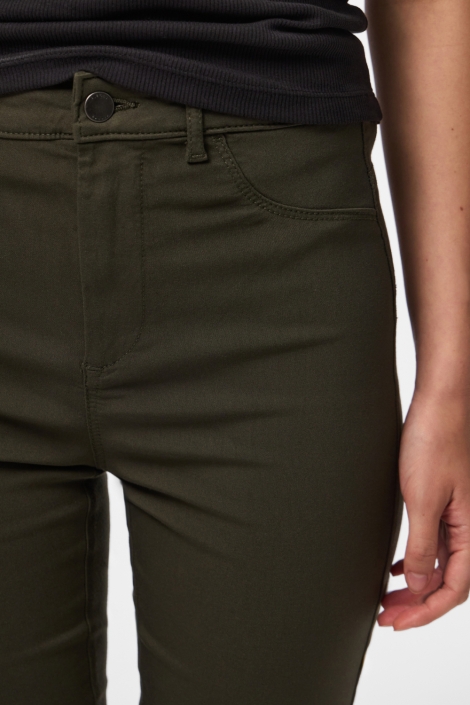 Pieces groene dames broek | Close up