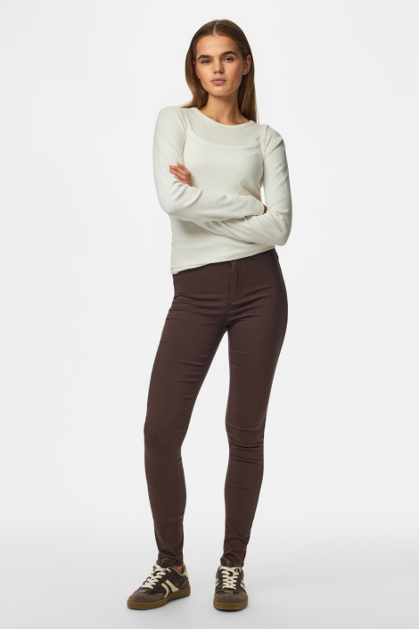 Pieces bruine dames broek | Model vooraanzicht