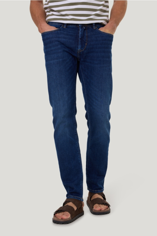 Pierre Cardin blauwe heren jeans | Model vooraanzicht