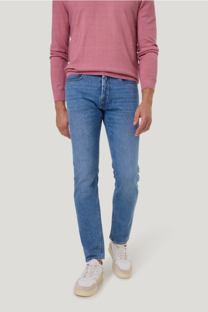 Pierre Cardin blauwe heren jeans | Model vooraanzicht