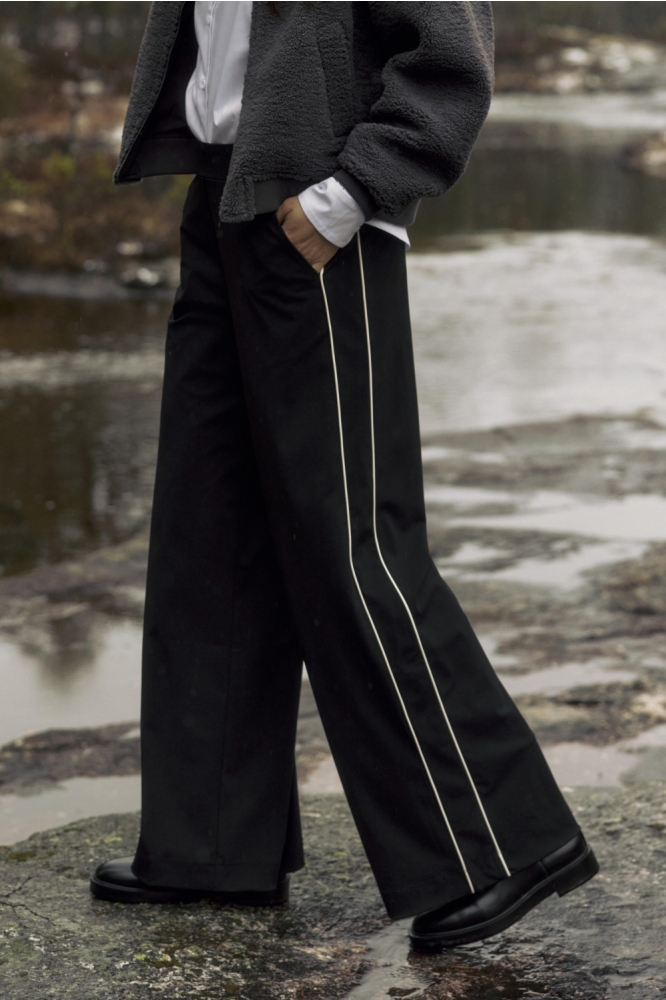 Lady Day zwarte dames broek | Sfeerbeeld, In situatie