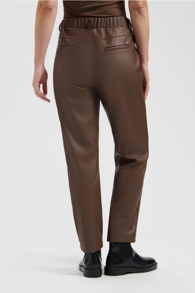 Lady Day bruine dames broek | Model achteraanzicht