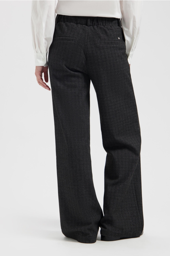 Lady Day grijze dames broek | Model achteraanzicht