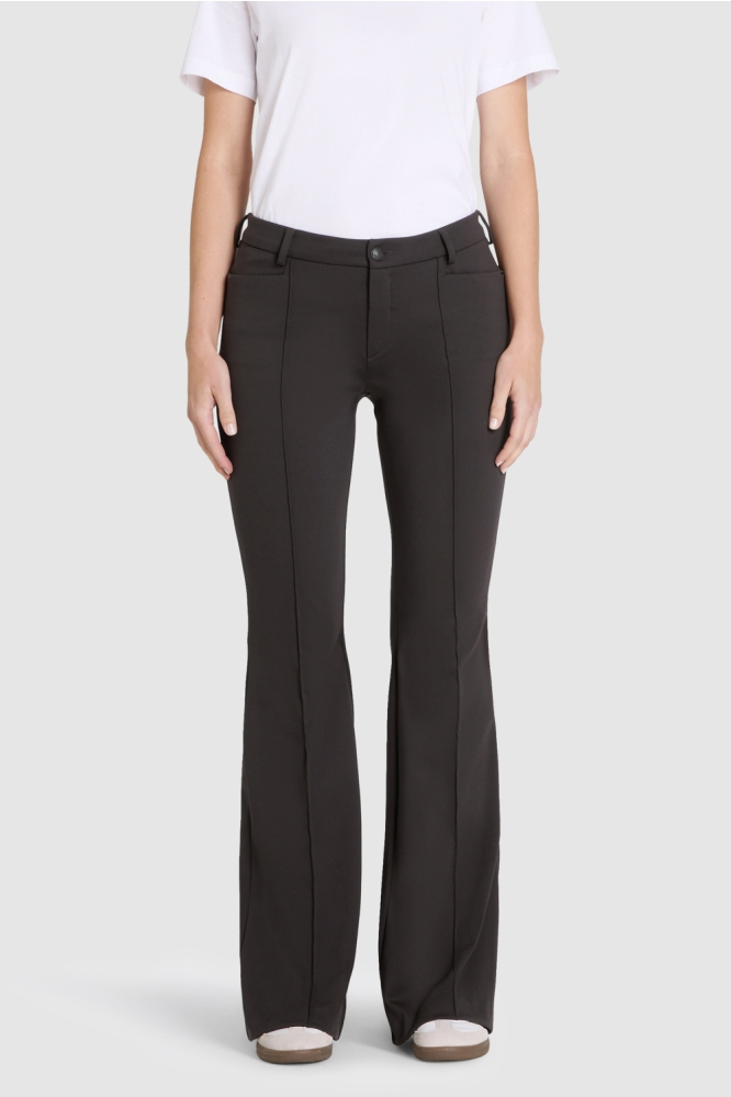 Mac groene dames broek | Model vooraanzicht