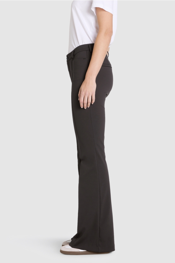 Mac groene dames broek | Model zijaanzicht