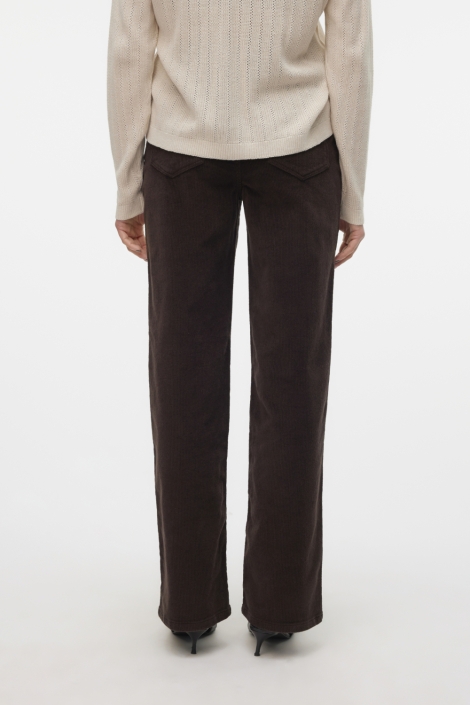 Vero Moda bruine dames broek | Model achteraanzicht