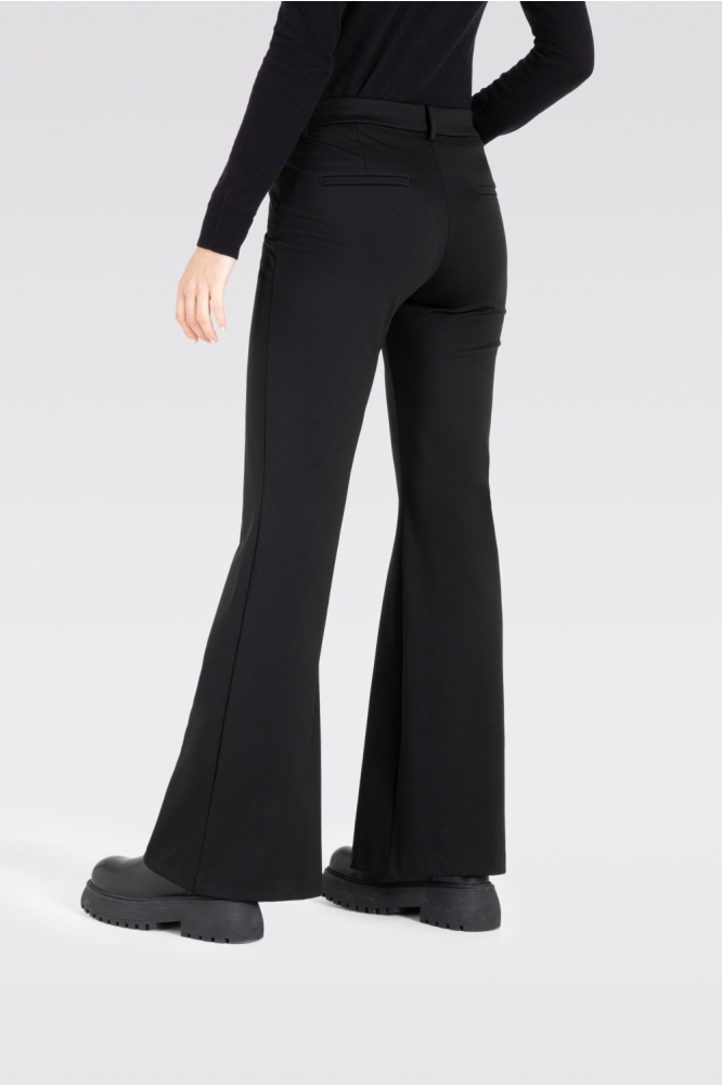 Mac zwarte dames broek | Model achteraanzicht