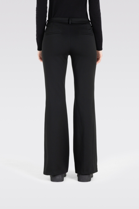 Mac zwarte dames broek | Model achteraanzicht