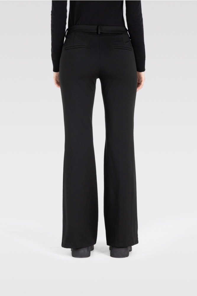 Mac zwarte dames broek | Model achteraanzicht