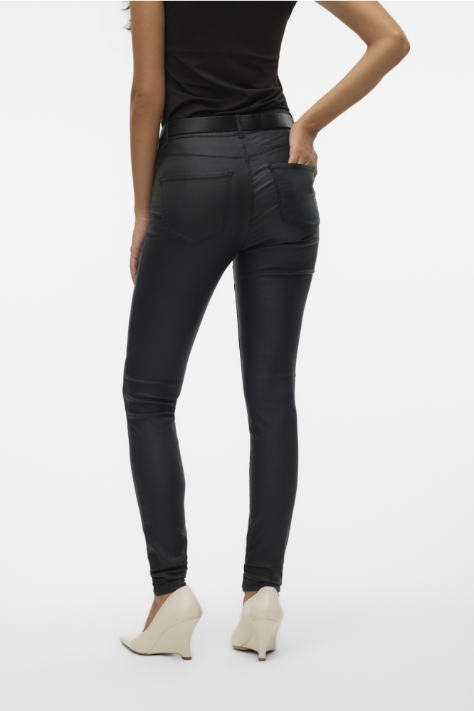Vero Moda zwarte dames broek | Model achteraanzicht