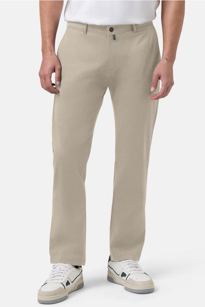 Pierre Cardin beige heren broek | Model vooraanzicht