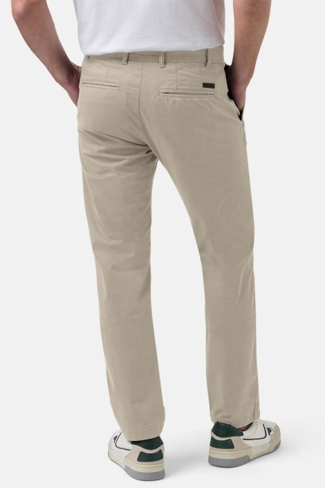 Pierre Cardin beige heren broek | Model achteraanzicht