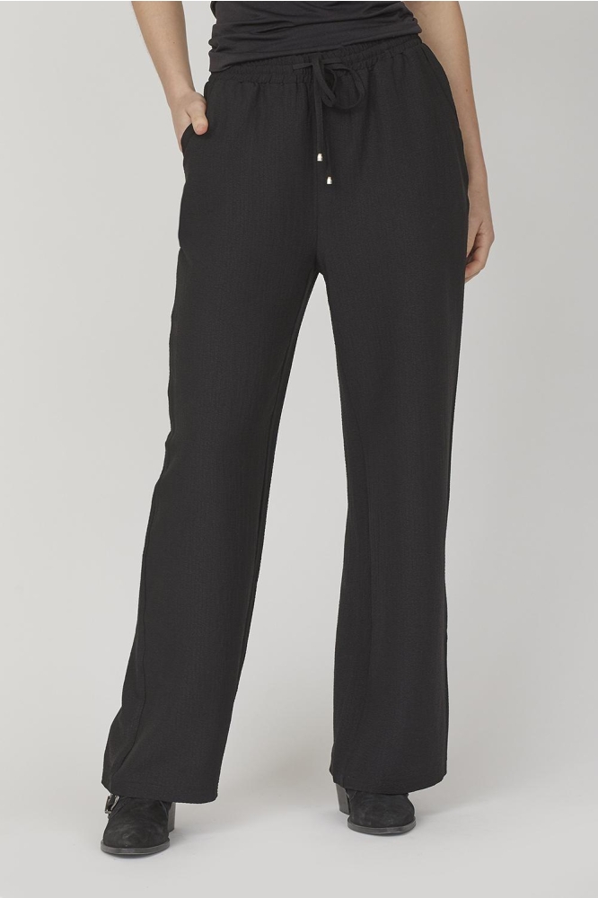 SisterS point zwarte dames broek | Model vooraanzicht