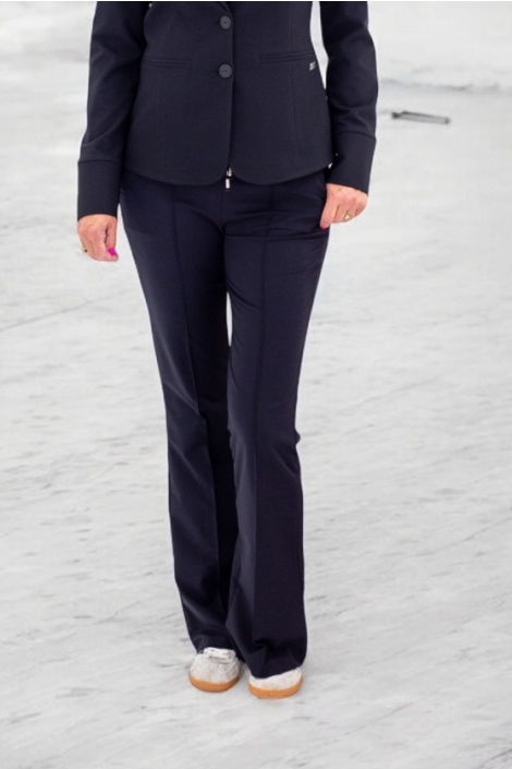 TQ Amsterdam zwarte dames broek | Model vooraanzicht