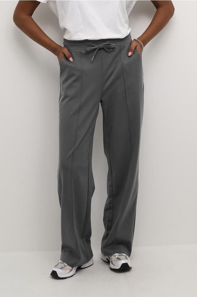 Kaffe grijze dames broek | Model vooraanzicht