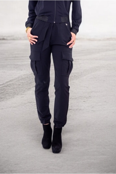 TQ Amsterdam blauwe dames broek | Sfeerbeeld, In situatie