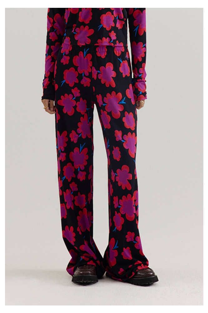 Harper & Yve zwarte dames broek | Model vooraanzicht