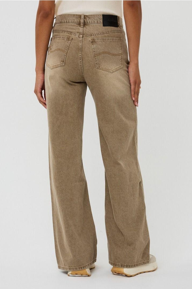 EsQualo camel dames jeans | Model achteraanzicht
