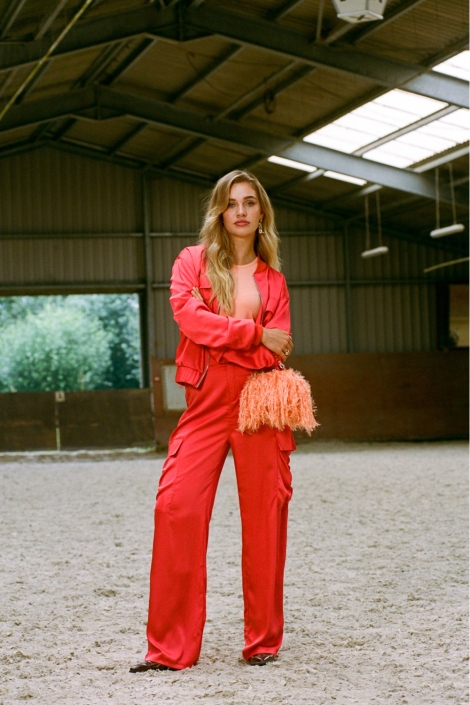 Fluresk roze dames broek | Sfeerbeeld, In situatie