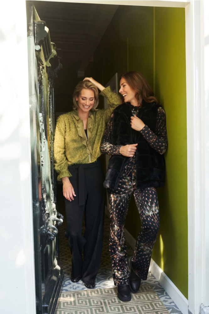 NED zwarte dames broek | Sfeerbeeld, In situatie