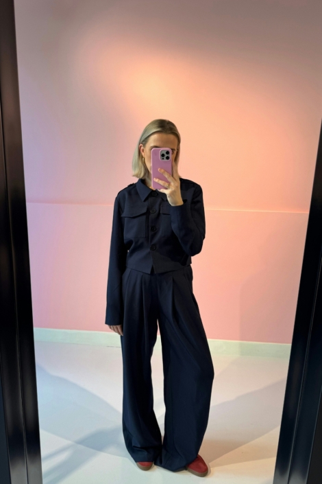 Studio Amaya blauwe dames broek | Model