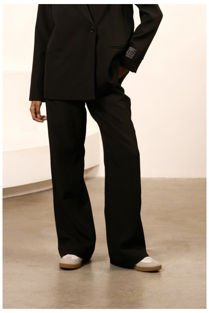 Lofty Manner zwarte dames broek | Model vooraanzicht