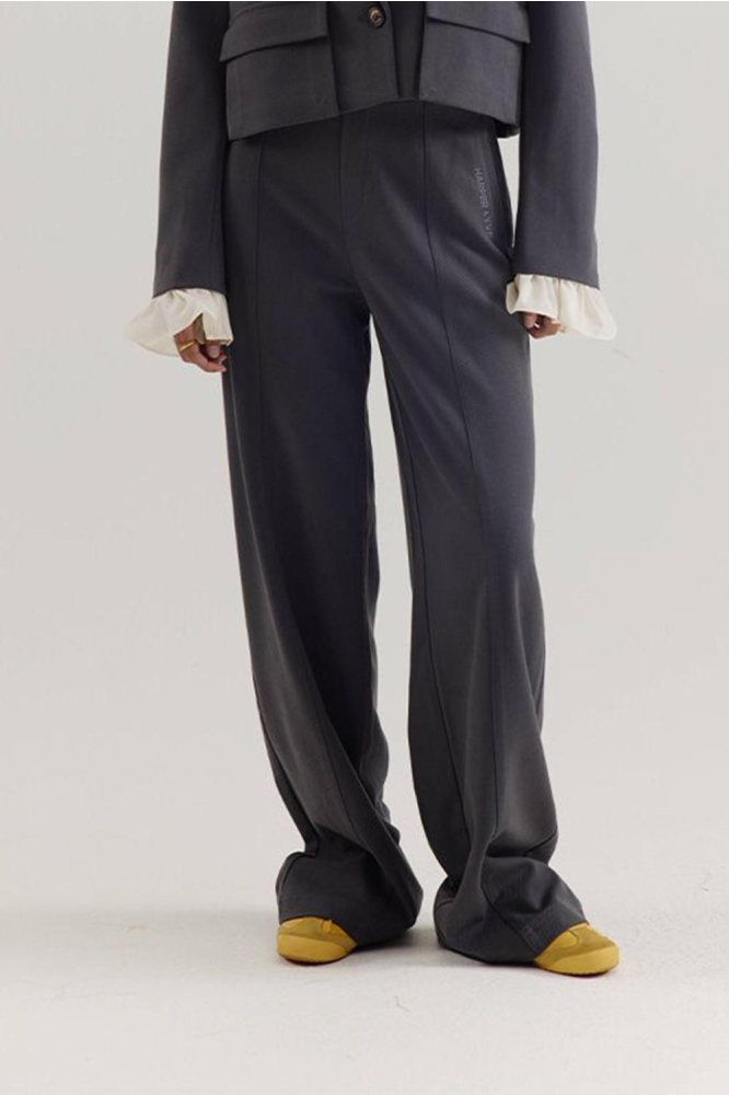 Harper & Yve grijze dames broek | Model vooraanzicht