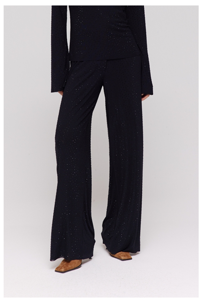 Harper & Yve zwarte dames broek | Model vooraanzicht