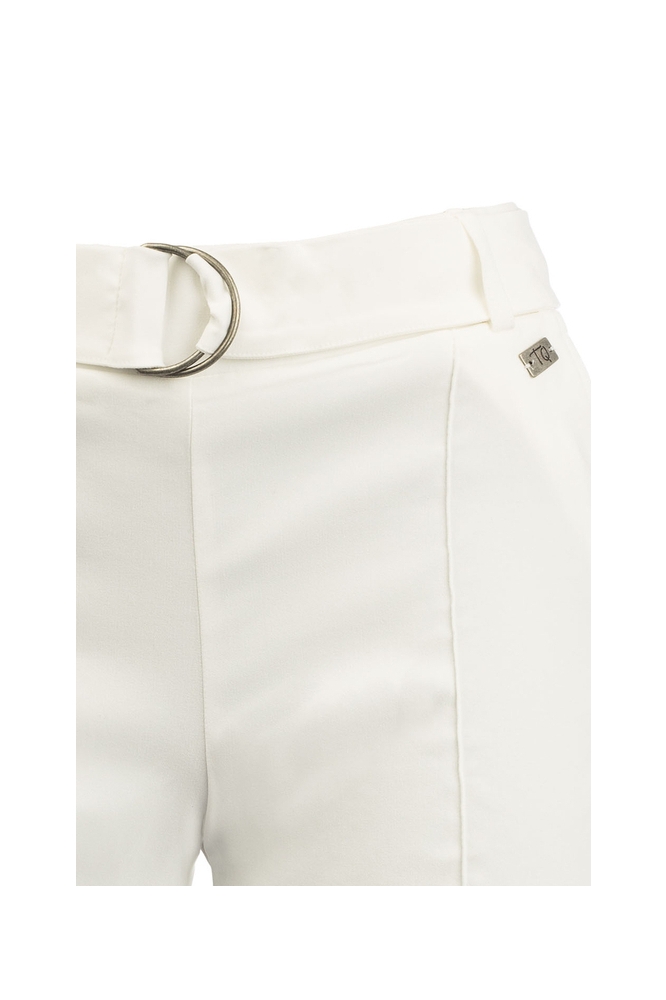 TQ Amsterdam witte dames korte broek | Close up