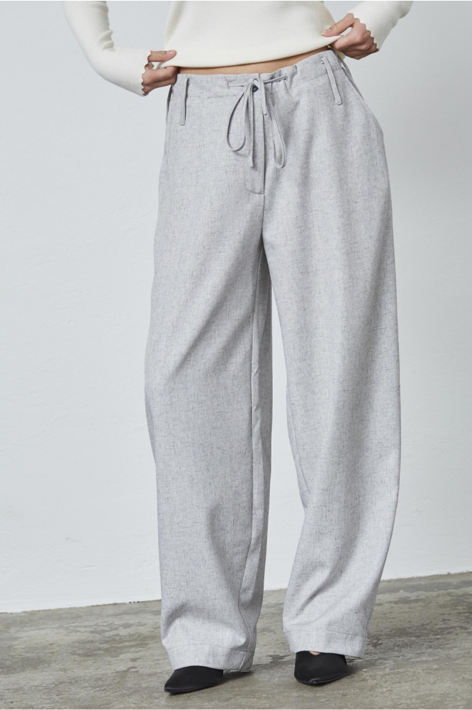 SisterS point grijze dames broek | Model vooraanzicht