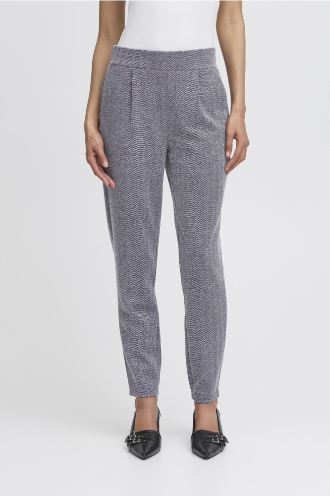 Ichi blauwe dames broek | Model vooraanzicht