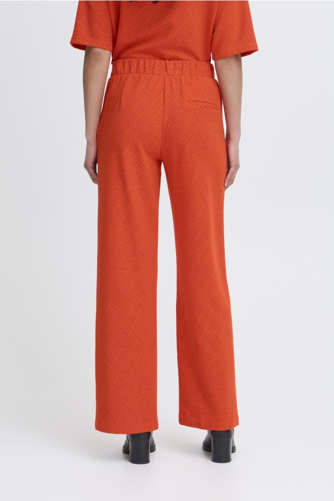 Ichi rode dames broek | Model vooraanzicht