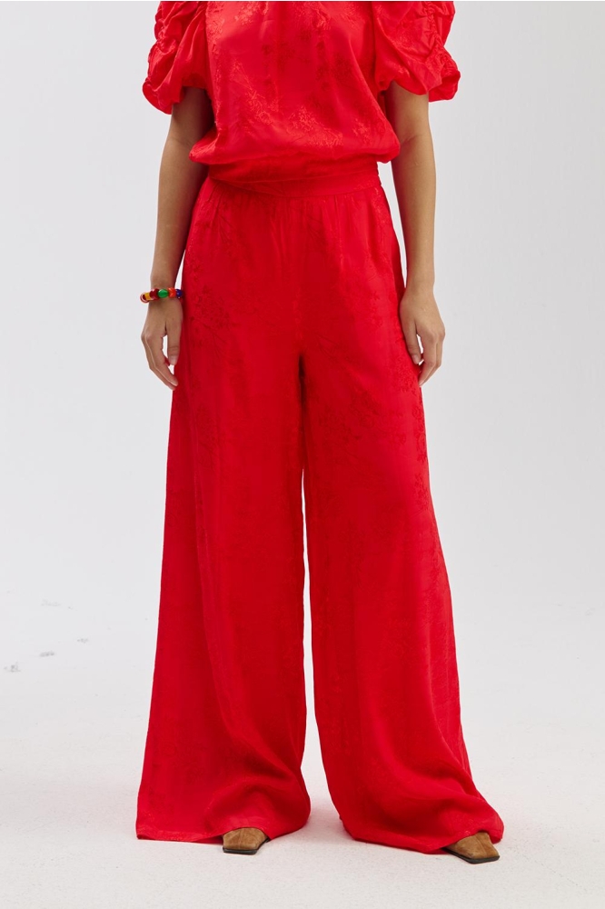 Harper & Yve rode dames broek | Model vooraanzicht