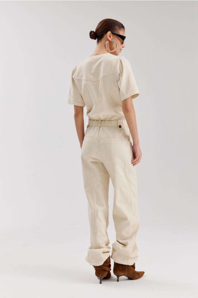Harper & Yve ecru dames jumpsuit | Model achteraanzicht