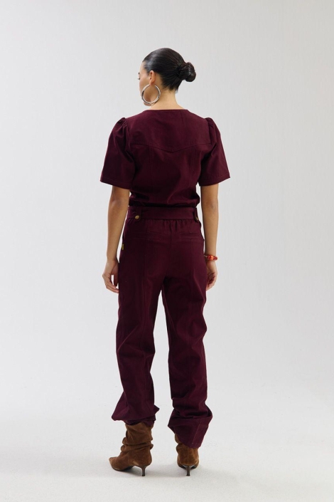 Harper & Yve bordeaux dames jumpsuit | Model achteraanzicht