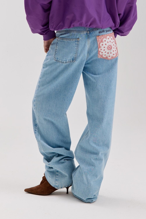 Harper & Yve blauwe dames jeans | Model achteraanzicht