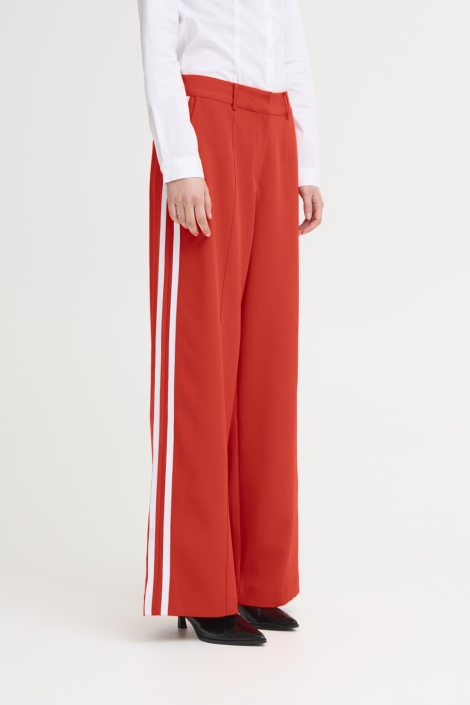 Ichi rode dames broek | Model vooraanzicht