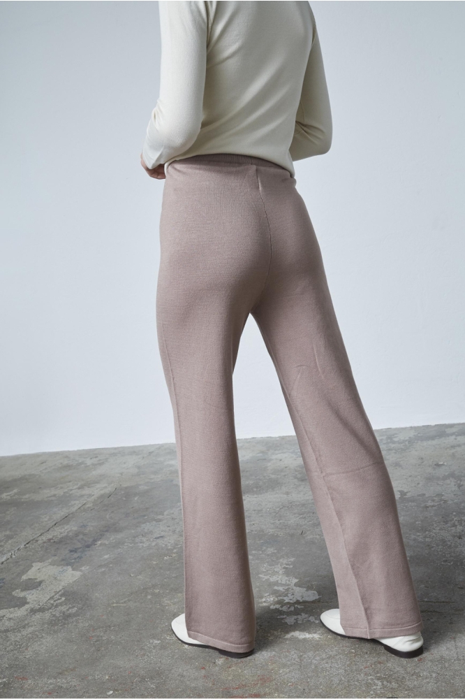 SisterS point camel dames broek | Model achteraanzicht