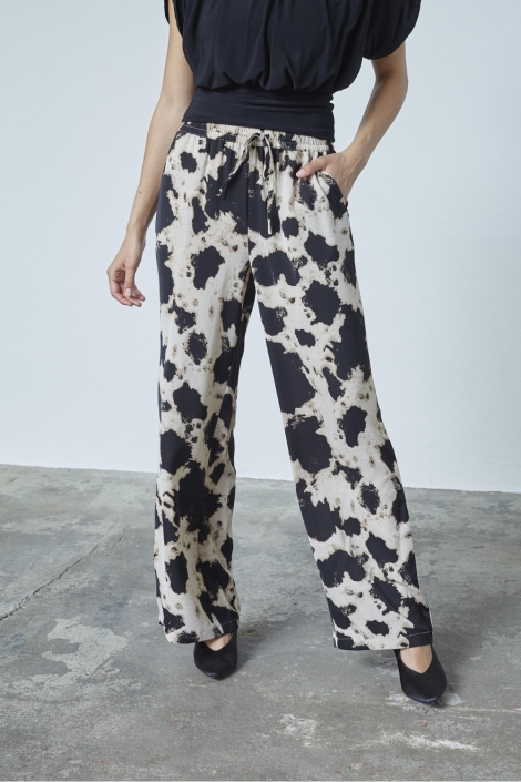 SisterS point zwarte dames broek | Model vooraanzicht