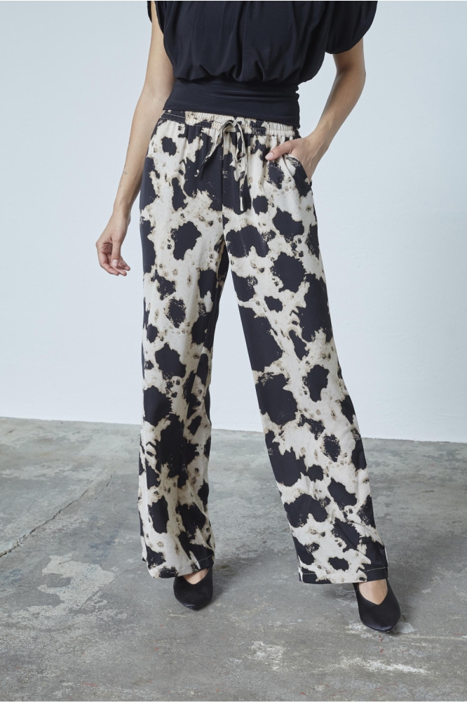 SisterS point zwarte dames broek | Model vooraanzicht