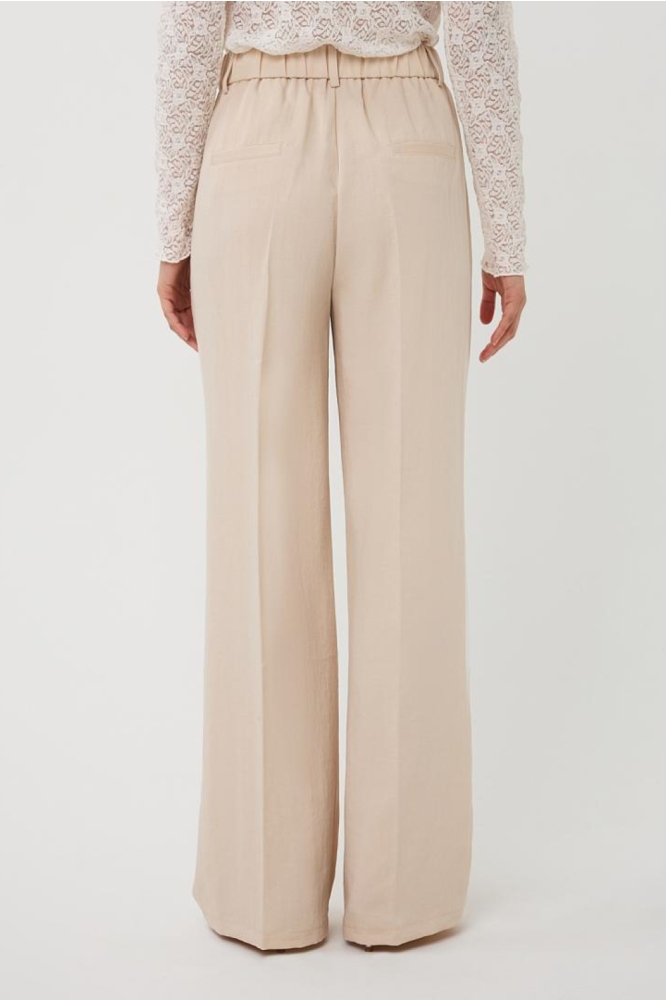 EsQualo beige dames broek | Model achteraanzicht